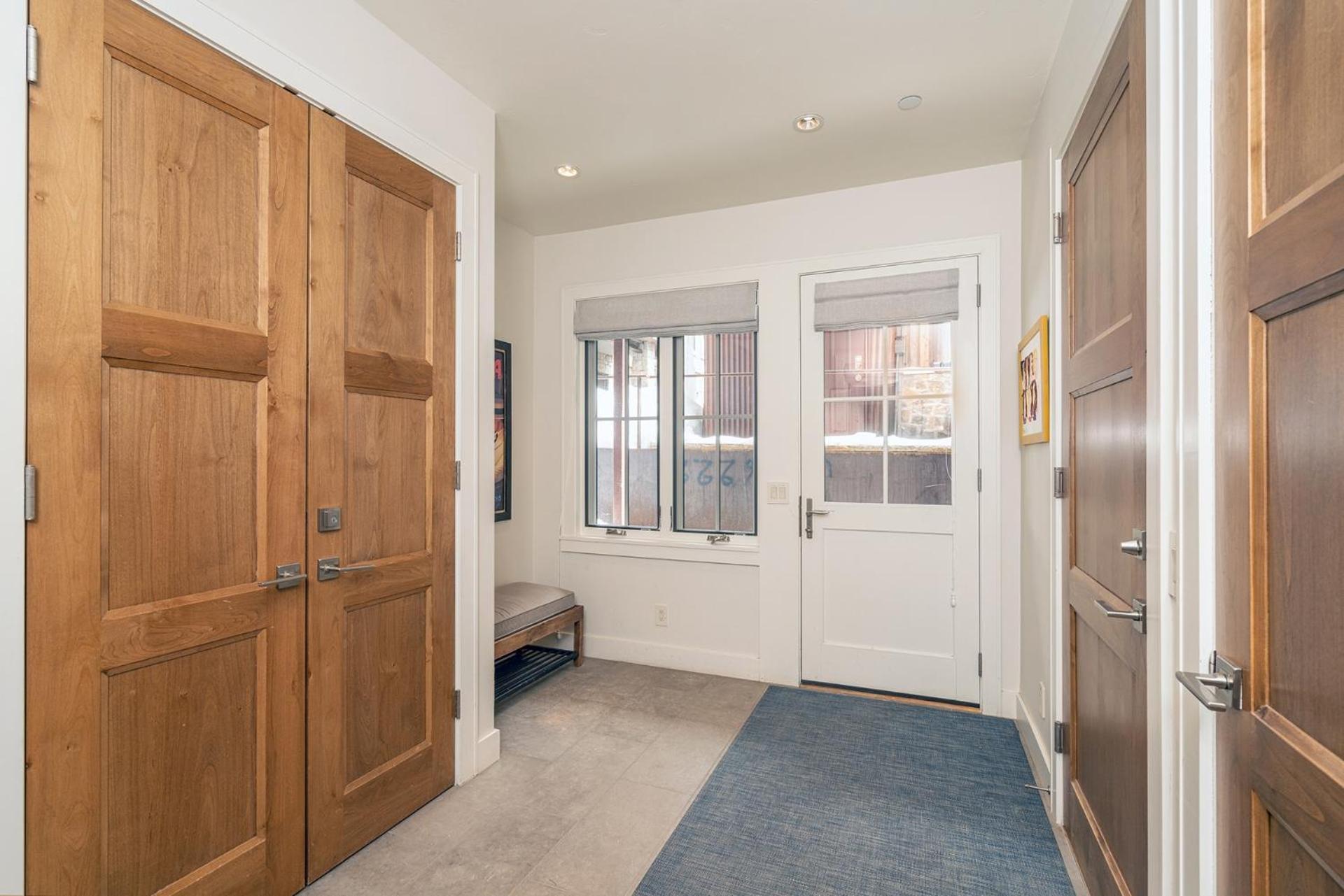 330 W Pacific B Townhouse