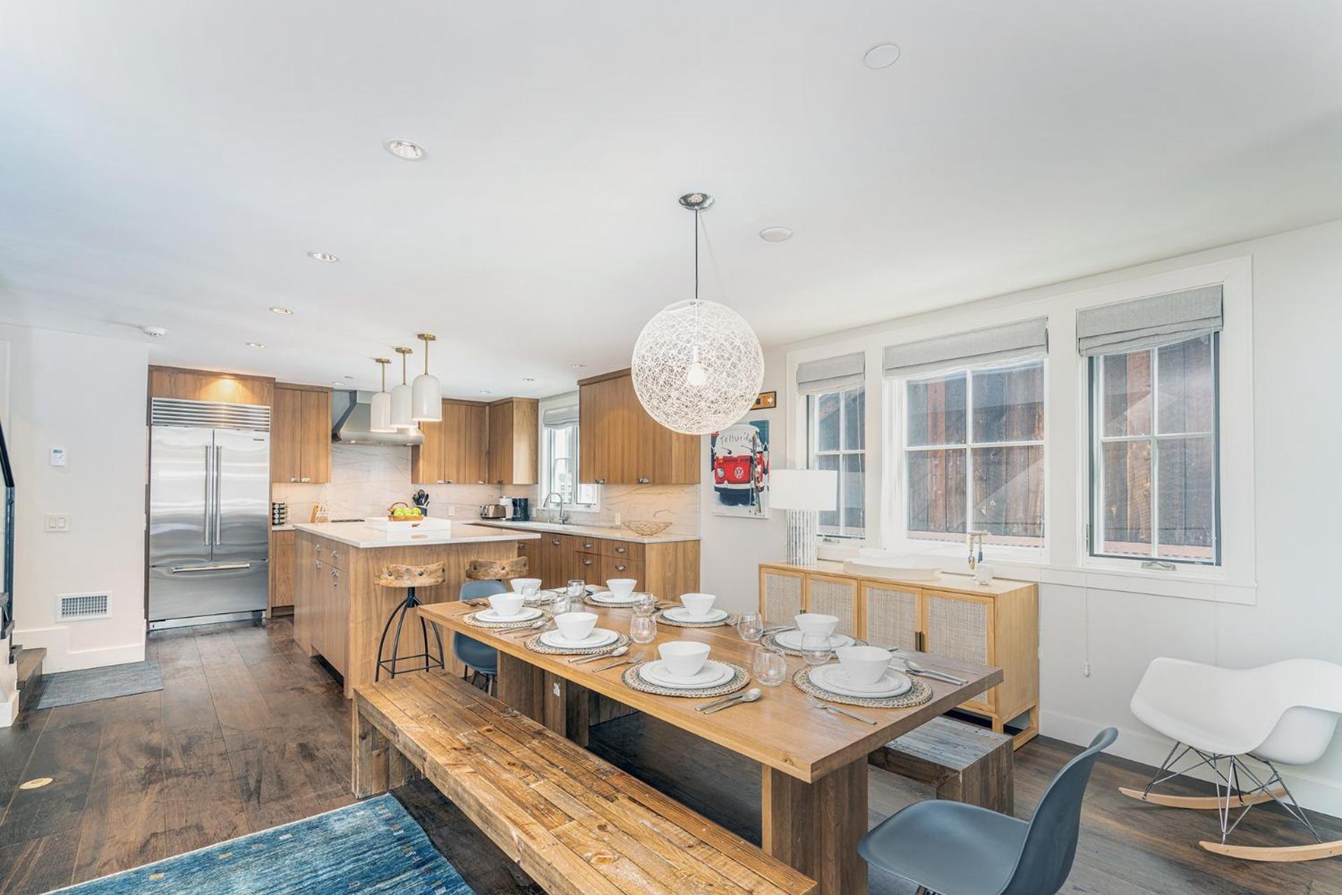 330 W Pacific B Townhouse